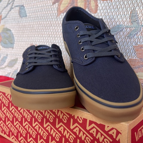 Vans Men’s Atwood
(12 Oz Canvas) Navy/Gum
VN000XBOD8F
Sneakers - Picture 7 of 16